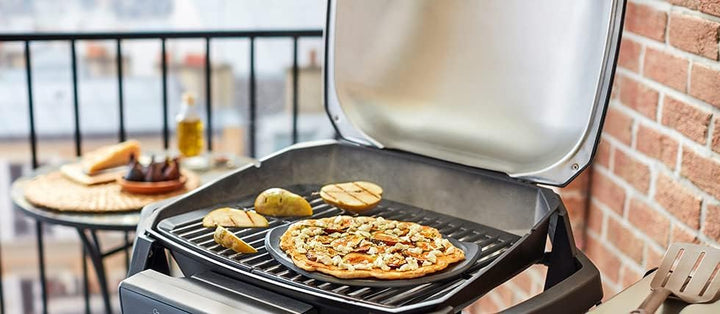 Weber Pizzastein 26 cm - speichert Hitze für knusprige Böden, für Pizza, Brot oder Flammkuchen – Bei