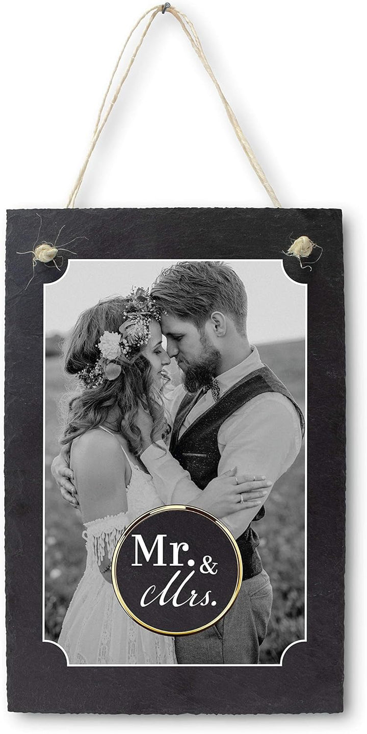 wandmotiv24 Schiefertafel Hochzeit Mr. & Mrs., Aufhängeschild mit Strick, Personalisierbar Digitaldr