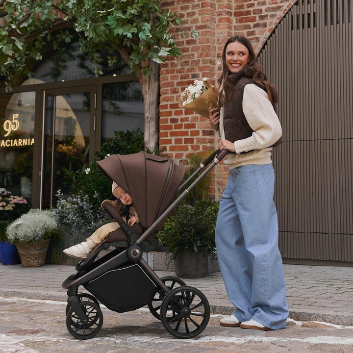 Lionelo MIKA PLUS Kinderwagen 6-48 Monate bis 22 kg, Verstellbare Rückenlehne und Fussstütze, Federu