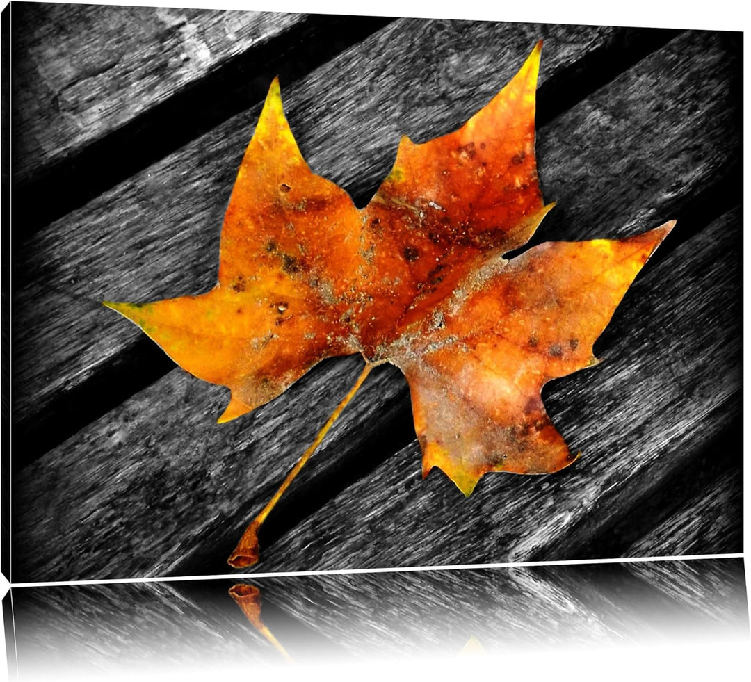 kleines Herbstblatt auf Holz schwarz/weiss auf Leinwand, XXL riesige Bilder fertig gerahmt mit Keilr