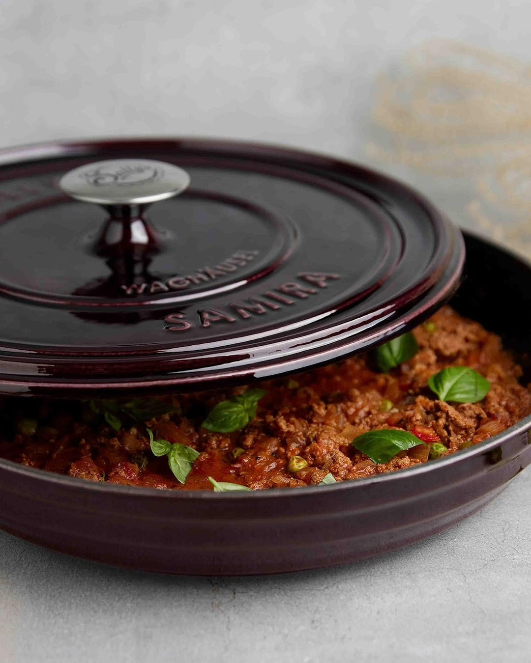 Sallys 'Samira' Deluxe Gusseisentopf - Robustes und Hochwertiges Kochjuwel für Perfektes Garen - für