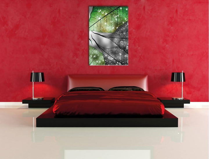 Pixxprint grüne Blätter mit Wassertropfen schwarz/weiss, Format: 70x100 auf hochkantiges Leinwand, 7