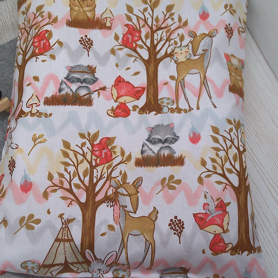 Handgefertigte Puppenbettwäsche, Waldfreunde, Hase und Igel, Gänse und Blumen, waschbar Decke 41h x