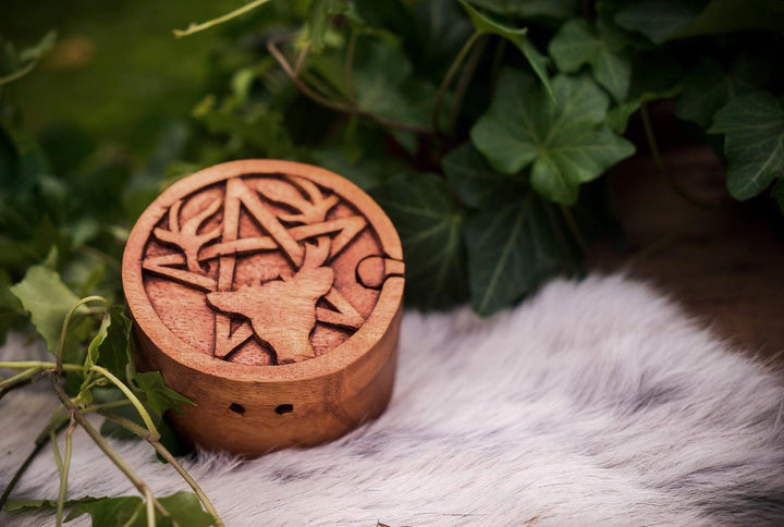 WINDALF Zauberdose CERNUNNOS Ø 9 cm Hirsch & Pentagramm Schmuckdose Handarbeit aus Holz