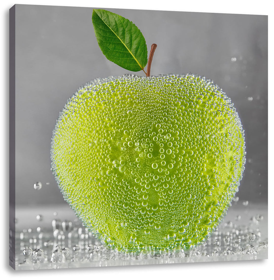 Pixxprint Grüner leckerer Apfel im Wasser, Format: 70x70 auf Leinwand, 70x70