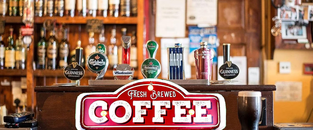 Lampenschild für Café Coffee retro – Vintage-Schild von DiiliHiiri von American Retro Sign Company.