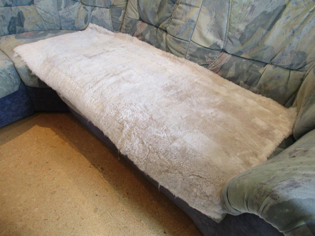 Engel Naturfelle Liegedecke Teppich für Katze und Hund Lammfell (Patch) 140x60cm perl graubeige, Per
