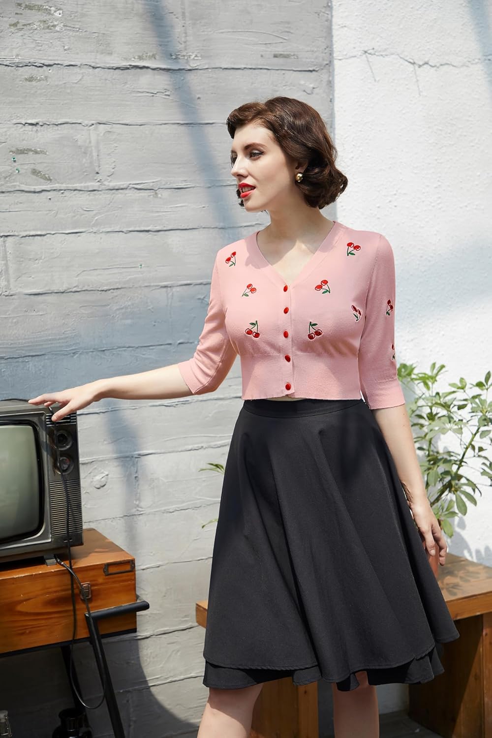 Belle Poque Damen Strickjacke mit 3/4-Ärmeln, V-Ausschnitt, Knopfleiste, Kirschen, Stickerei, Croppe