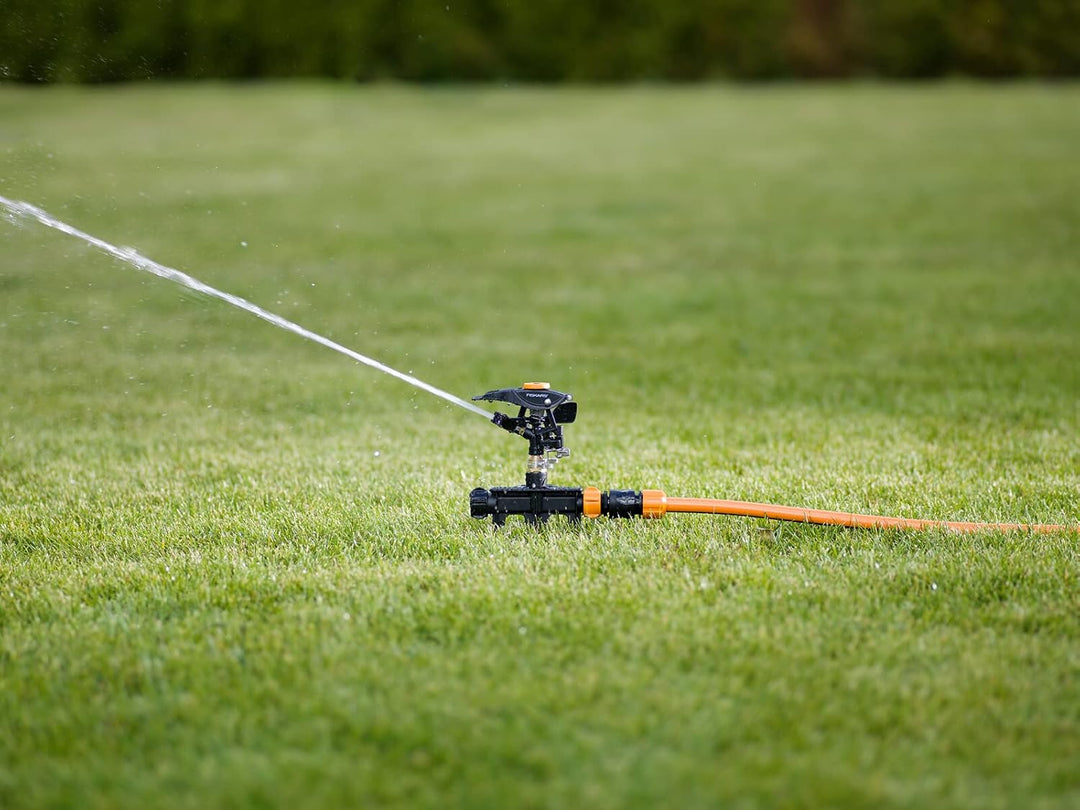 Fiskars Impuls-Sprinkler XL, Mit Abstandsregelung, Sprühbildkontrolle und Rotationskontrolle, Univer