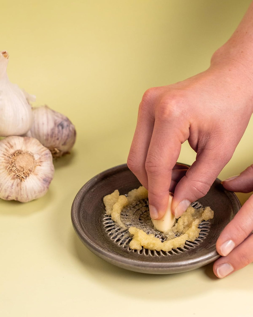 evergrate Keramikreibe im Motiv Anthrazit mit Küchenpinsel und Rezeptheft, Anthrazit