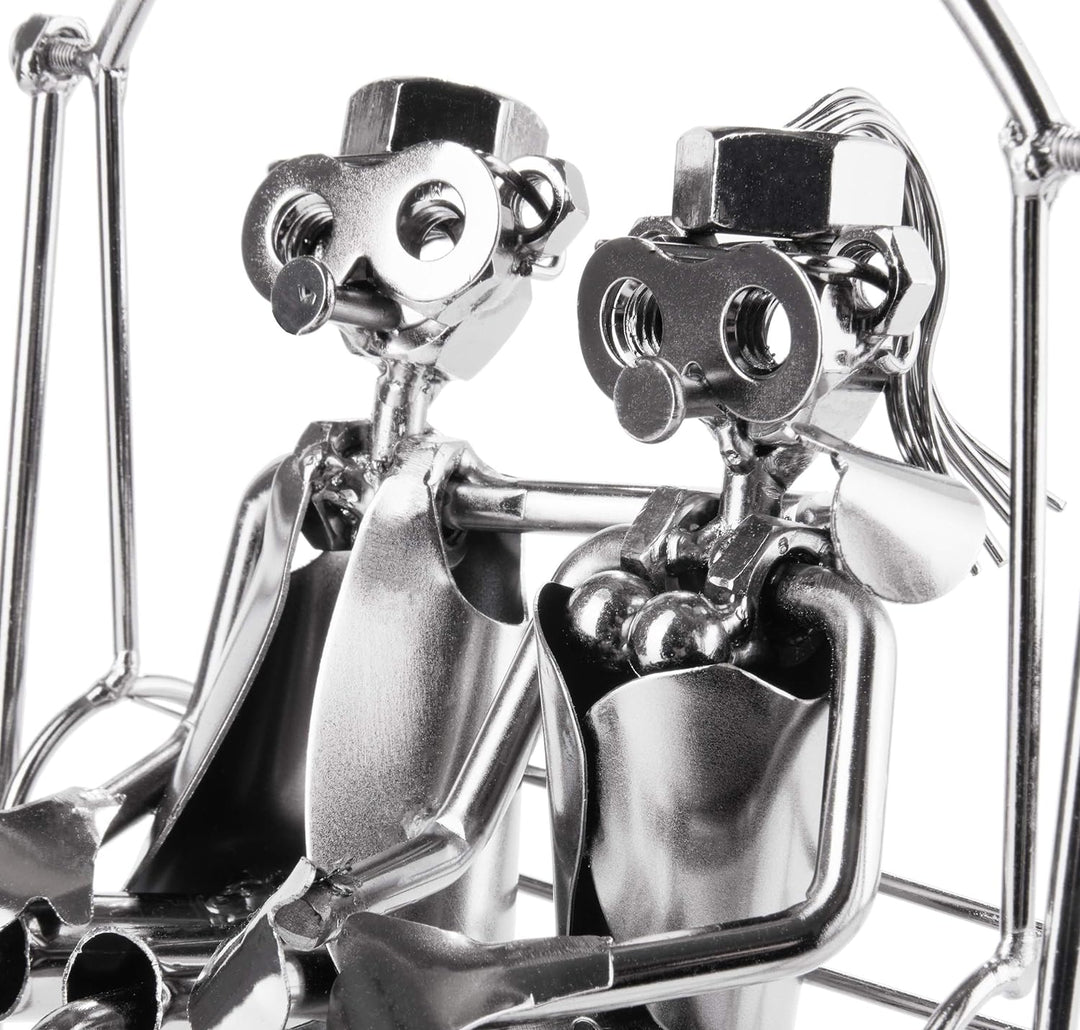 BRUBAKER Schraubenmännchen Liebespaar auf Schaukel - Handarbeit Eisenfigur Metallmännchen Liebe - Me