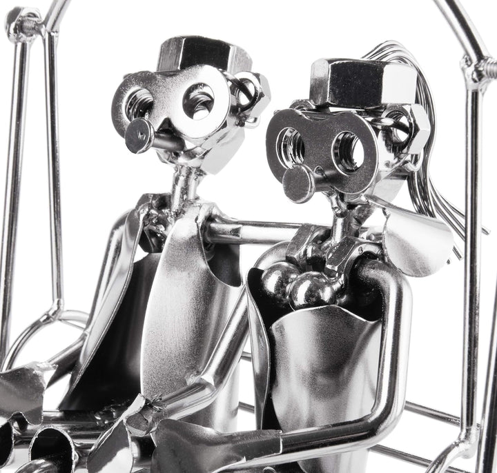 BRUBAKER Schraubenmännchen Liebespaar auf Schaukel - Handarbeit Eisenfigur Metallmännchen Liebe - Me