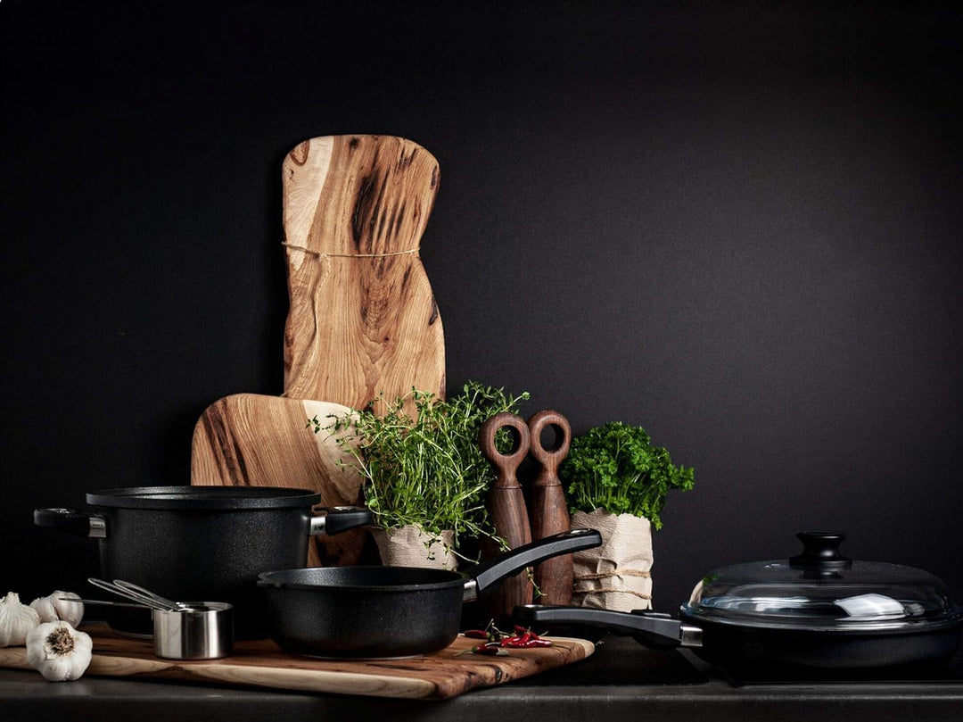 AMT Gastroguss E285BBQ Eckpfanne mit Rautengrillboden, 28 x 28 cm,Schwarz 28 cm x 28 cm, 28 cm x 28