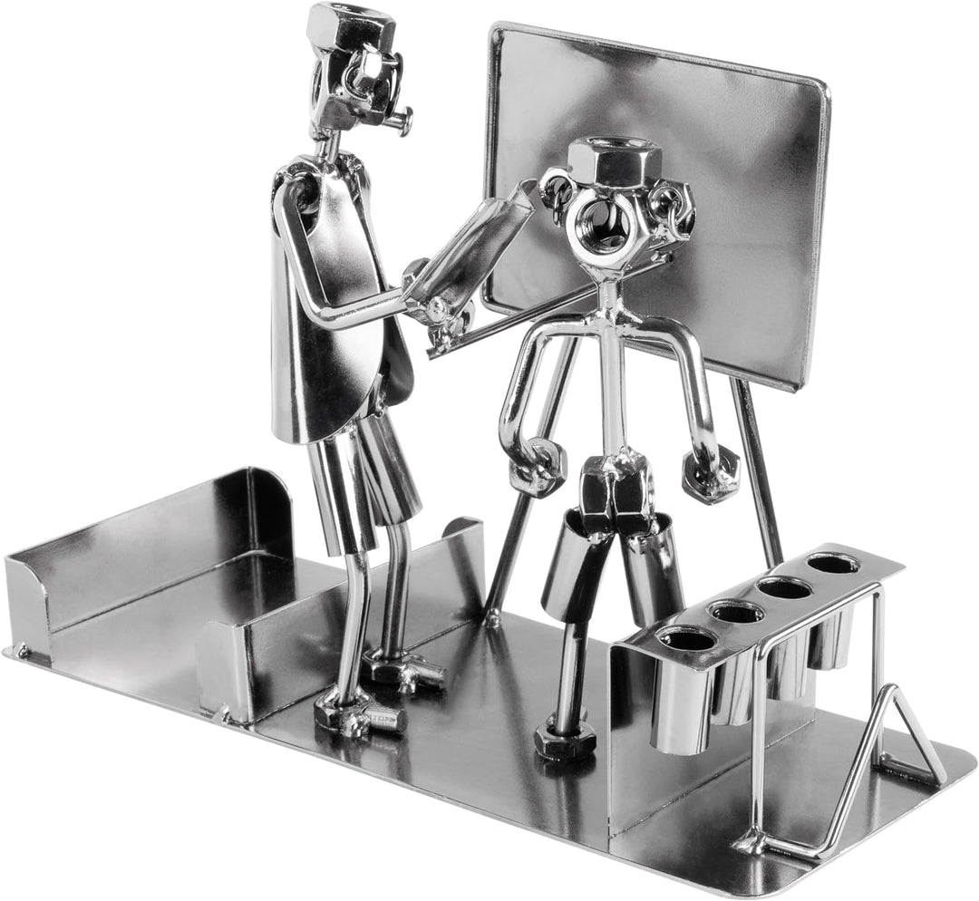 BRUBAKER Schraubenmännchen Lehrer mit Stiftehalter - Handarbeit Eisenfigur Schule Metallmännchen mit