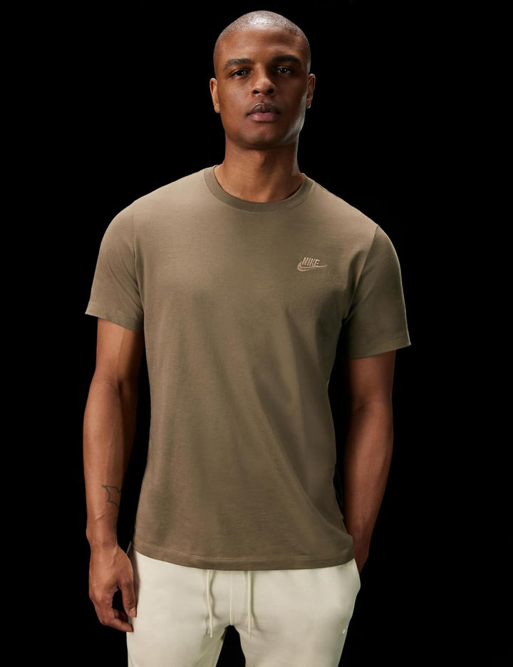 Nike Herren Sportswear Club T-Shirt S Medium Olive/Parachute Beige, S Medium Olive/Parachute Beige