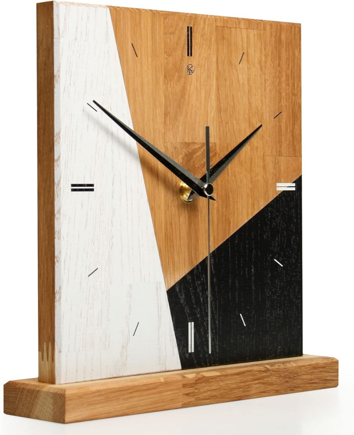 Kreative Feder Designer-STANDUHR „Triangle“ aus Massivholz – analoge TISCHUHR ohne Tickgeräusche (le