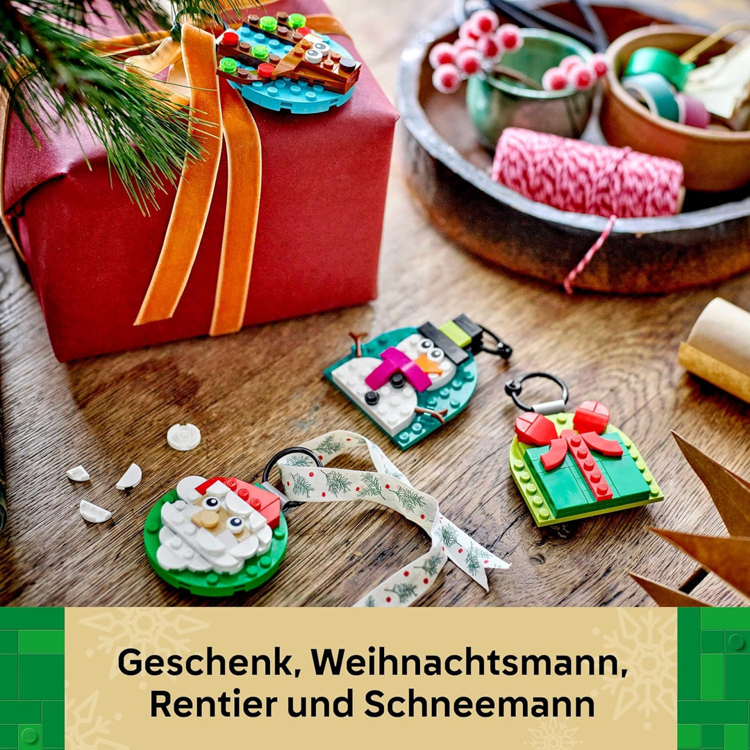 LEGO Verschiedene Christbaumanhänger - 4 Tannenbaum Dekorationen inkl. Weihnachtsmann, Schneemann &