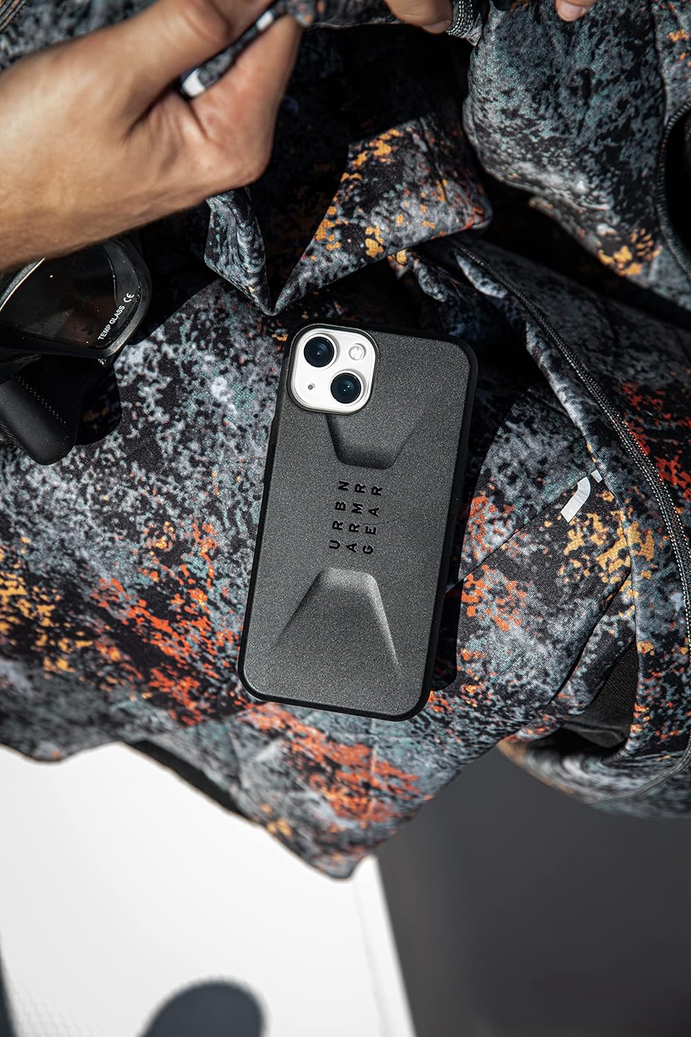 Urban Armor Gear Civilian Hülle kompatibel mit Apple iPhone 13 Pro Max [Wireless Charging kompatible