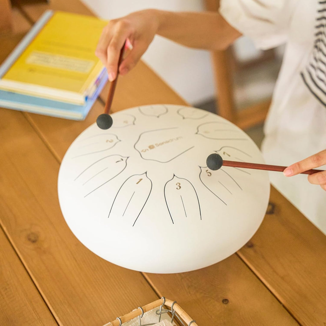 Sonodrum Zungentrommel "Standard" D - Dur in Weiss - 30 cm gross mit 11 Tönen - Steel Tongue Drum in