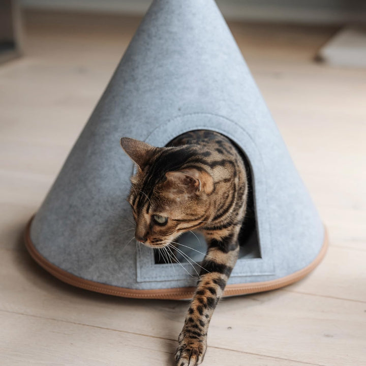 CanadianCat Company | Katzen Tipi Zelt für Haustiere Katzenzelt Cone Katzen Tipi, XL Katzenhöhle aus