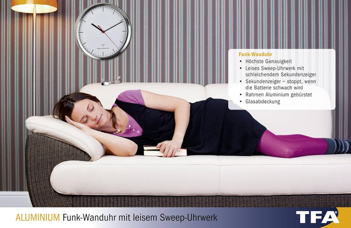 TFA Dostmann Funk-Wanduhr modern, 60.3530.02, leises Uhrwerk, Rahmen aus gebürsteten Aluminium, 22 c