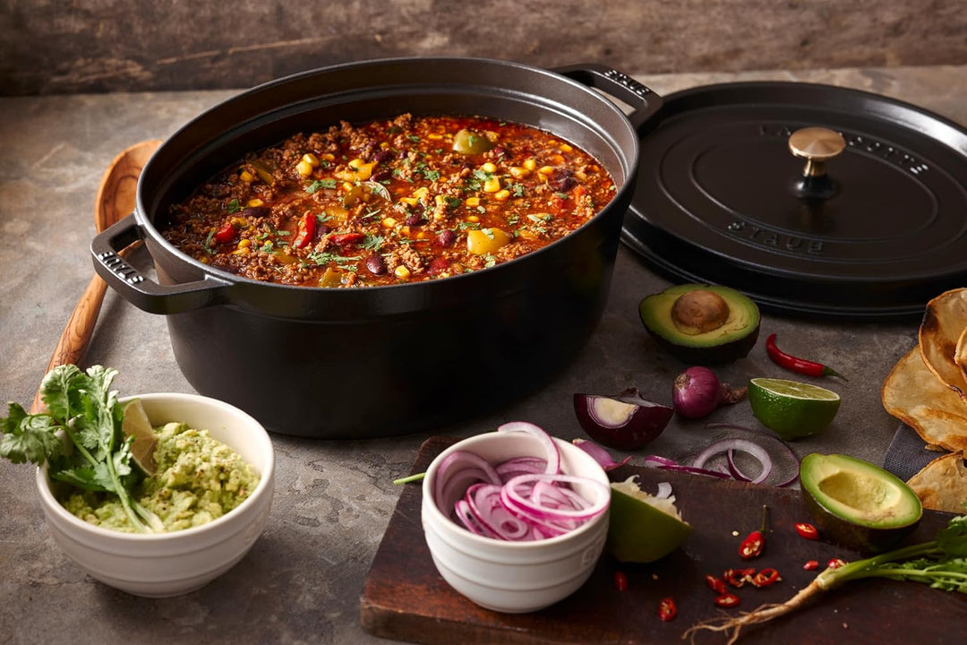 STAUB Cocotte, Gusseisen Bräter mit Deckel, Oval, 33 cm, 6,7 L, Alle Herdarten inkl Induktion, Made