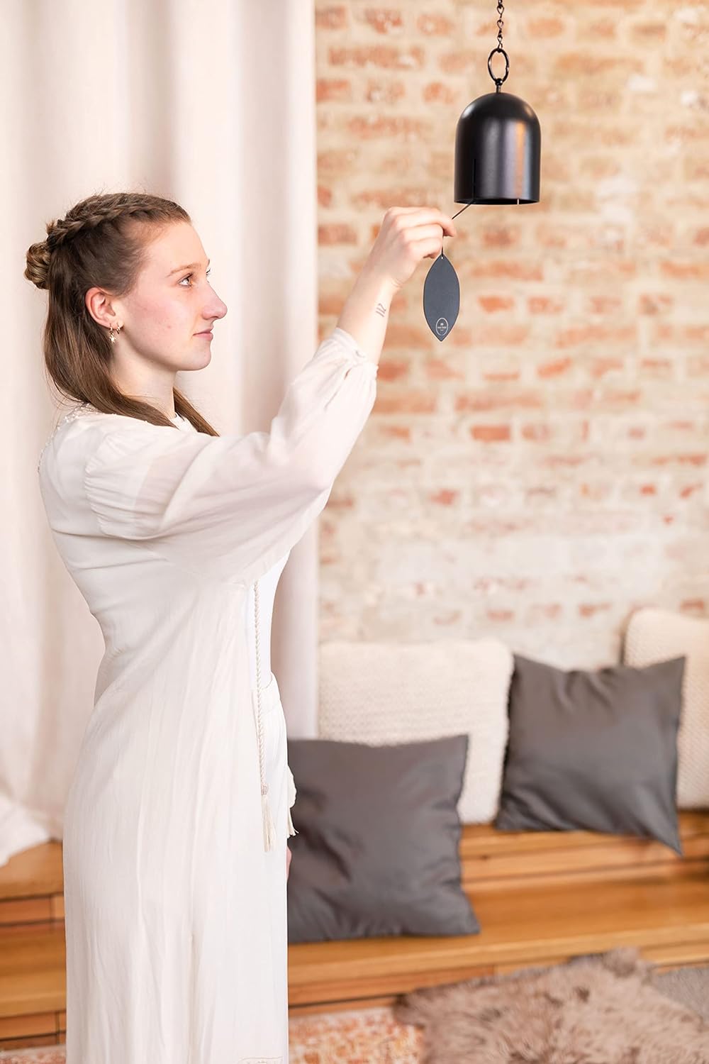 Sonic Energy Hanging Iron Bell – Tempel Glocke mit Pendel – für Garten, Entspannung, Soundeffekte –