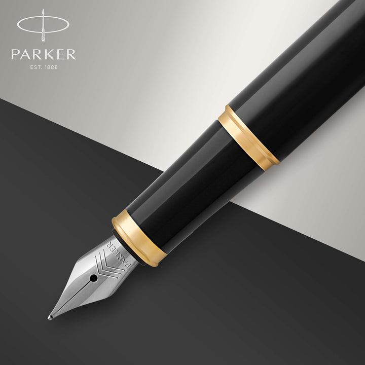 Parker IM Füller | schwarze Lackierung mit Goldzierteilen | Füllfederhalter mit feiner Feder | blaue
