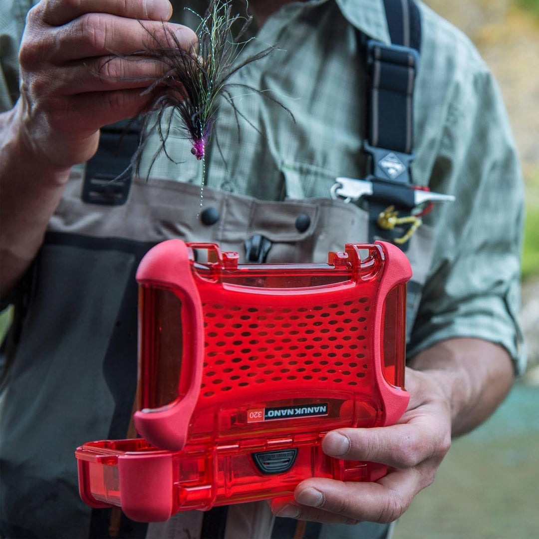 Nanuk 320 Nano Serie Wasserdichtes Medium Hartschalenkoffer für Handys, Kameras und Elektronik - Sch