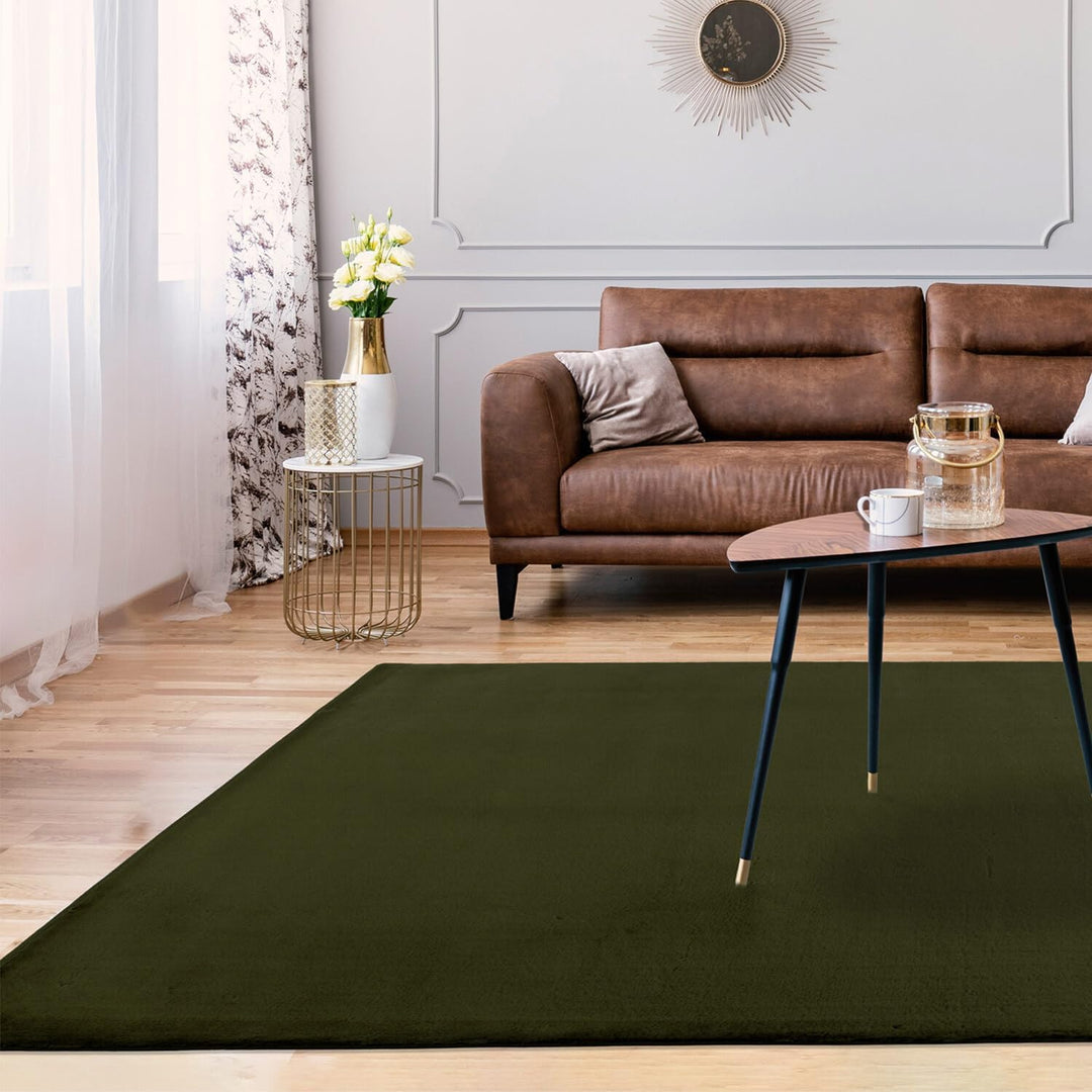 Hochflor Teppich Wohnzimmer - Einfarbig Basil, Oliv-Grün - 80x150 cm - Super Soft Polyester, Samtig-