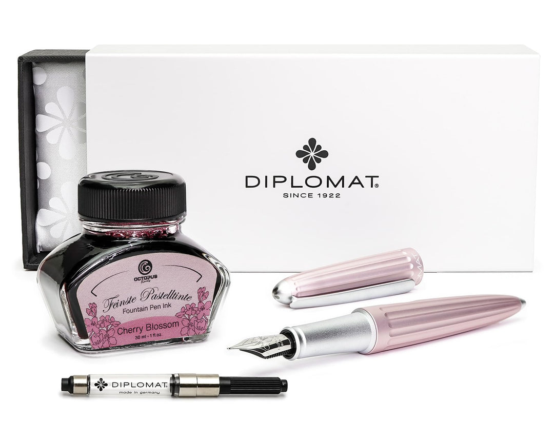 Diplomat Aero Füllhalter in antique rose mit Edelstahlfeder M und farblich perfekt passender Füllhal
