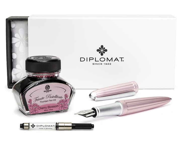 Diplomat Aero Füllhalter in antique rose mit Edelstahlfeder M und farblich perfekt passender Füllhal