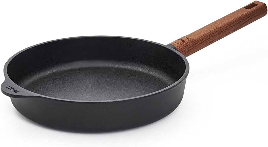 Woll Eco Logic QXR Guss-Flachpfanne - Induktiv -, Ø 24 cm, 5 cm hoch, mit festem nachhaltigem Holzst