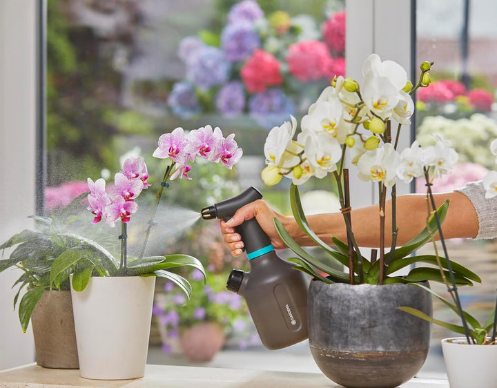 Gardena Pumpsprüher 1l: Indoor Pumpsprüher mit 360°-Funktion, Messingdüse, grosse Öffnung, lichtdurc