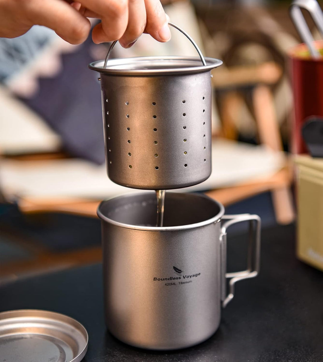 iBasingo 420ml / 14.2 fl oz Titan Becher mit Teesieb und Deckel Leichte Tasse mit Filter Outdoor Cam