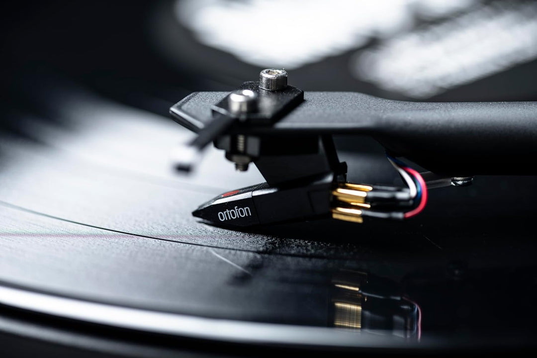 Pro-Ject Debut III Manueller Plattenspieler (MM-Tonabnehmer Ortofon OM 5E, Pro-Ject 8.6 Tonarm) matt