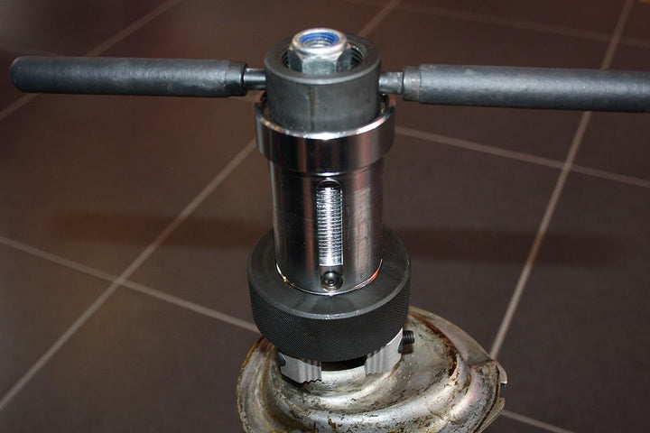 Brilliant Tools BT651100 Montagewerkzeug für Stossdämpfer mit Zuganschlagsfeder, 8-tlg