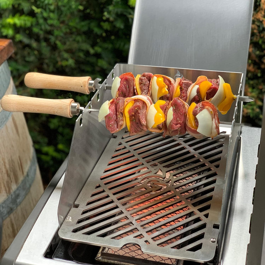 Grillrost.com Das Original Edelstahl Windschutz und Spiesshalter | für Napoleon grosse Sizzle Zone (