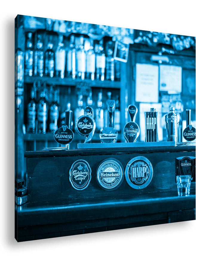 deyoli Theke in einem Irischen Bar Format: 70x70 Effekt: Monocrome Blau als Leinwandbild, Motiv fert
