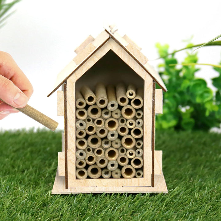 Unbekannt Gift Republic Handmade Personalised Bee Hotel with 6-Pack Colouring Wooden Pencils Handgef
