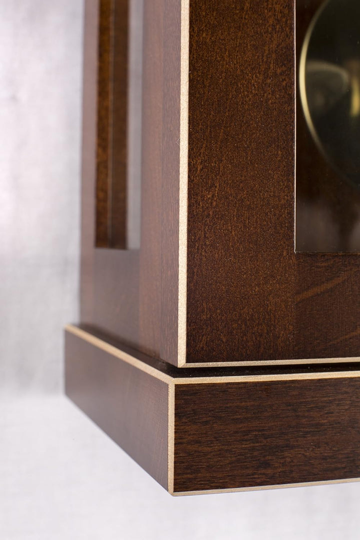 Hermle 70989-030141 Progressistische Wanduhr 1 2 Std. Schlag, Nussbaum 57cm x 22,5cm x 13 cm 57cm x