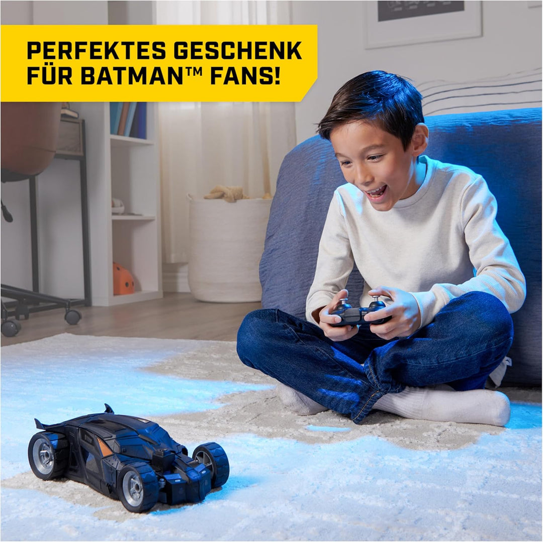 DC Comics - Batman Batmobile mit Fernsteuerung und Batman Figur (10cm) (2,4 GHz), einfach zu Fahren,