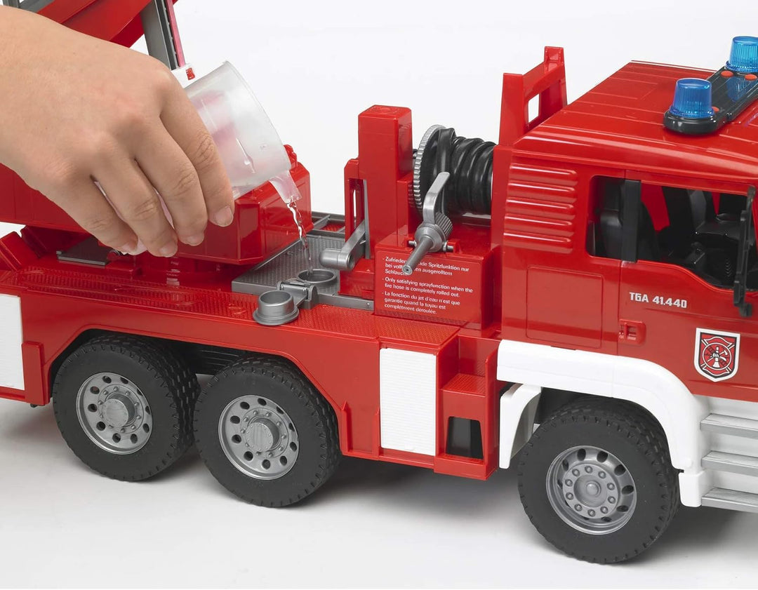 bruder 02771 - Man TGA Feuerwehr mit Drehleiter, Wasserpumpe & Light & Sound Modul - 1:16 Einsatzfah