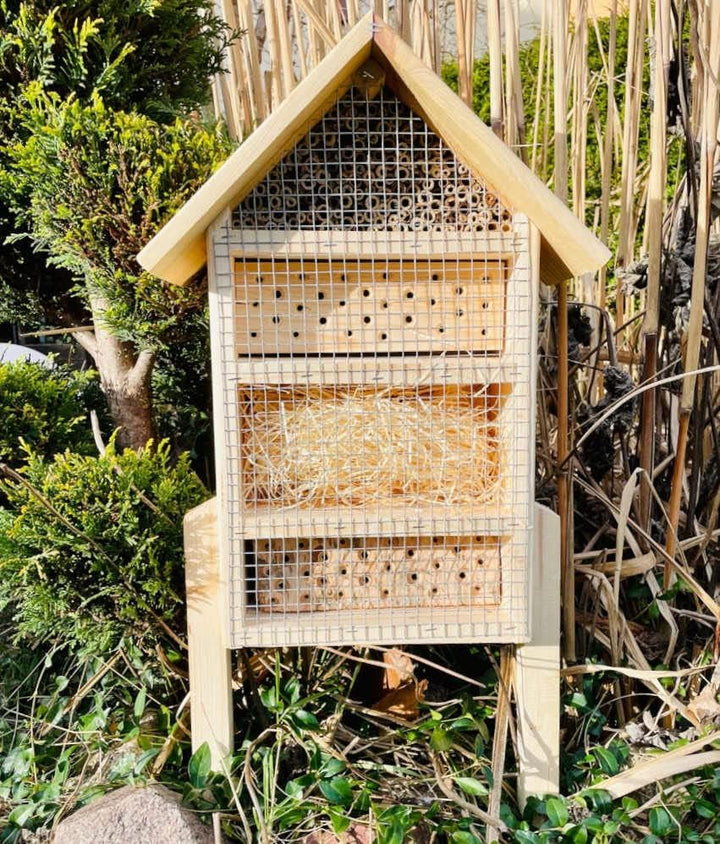 DARLUX massives handgefertigtes L Insektenhotel aus Holz I Haus 51 x 28 x 16 cm (HxBxT) I mit Stände