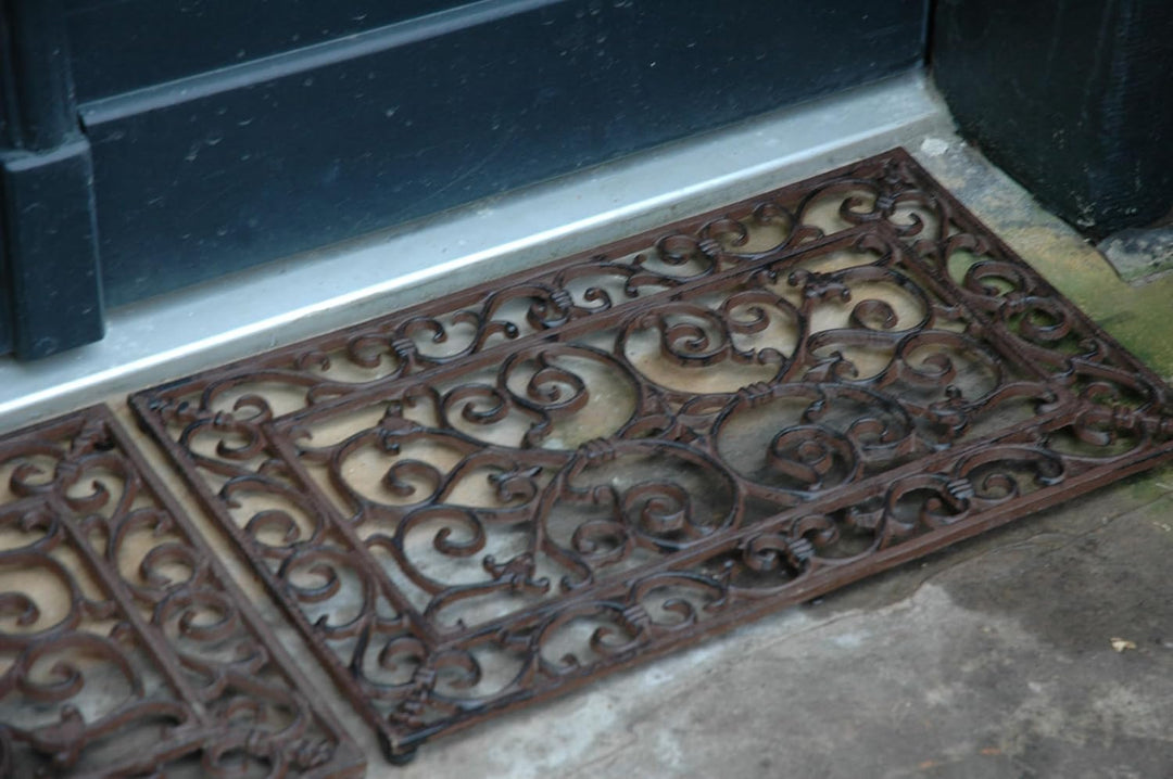 Esschert Design Schmutzfangmatte, Fussmatte in antik aus rötlichem Gusseisen, rechteckig, ca. 58 cm
