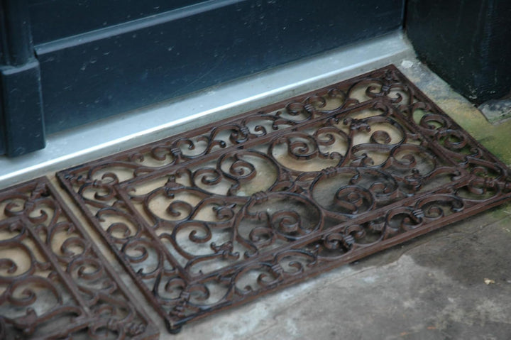 Esschert Design Schmutzfangmatte, Fussmatte in antik aus rötlichem Gusseisen, rechteckig, ca. 58 cm