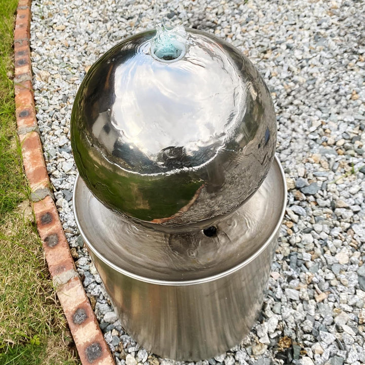 Köhko® Kugelbrunnen Ø25cm mit integrierte LED-Beleuchtung auf zylindrischen Edelstahl Eimer H30cm ho