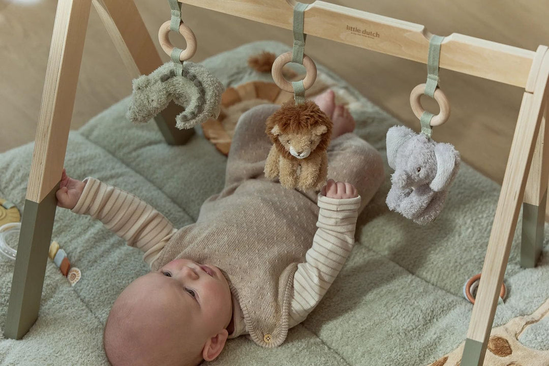 Little Dutch Baby Gym - Spieltrapez - Spielbogen aus Holz - inkl. 3 Anhänger - für Babys ab der Gebu