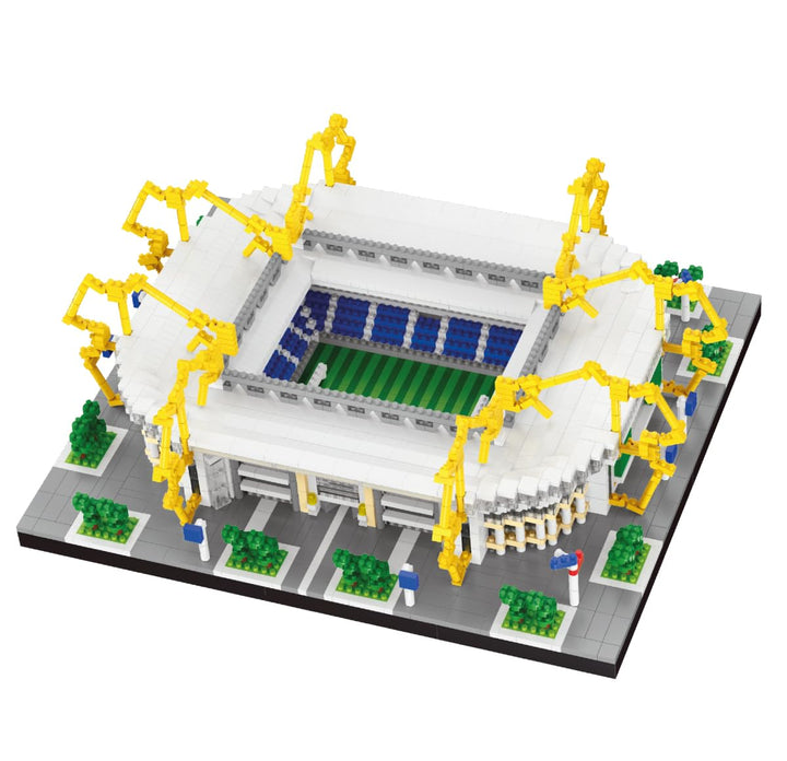 Architekturmodell zum Zusammenbauen mit Miniaturbausteinen. Fussballstadion in Dortmund, Westfalen,