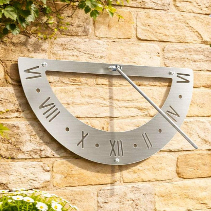 DanDiBo Sonnenuhr Garten Edelstahl Wand 70 cm Rostfrei 96687 Ausrichtbar Gartenuhr Wetterfest Outdoo